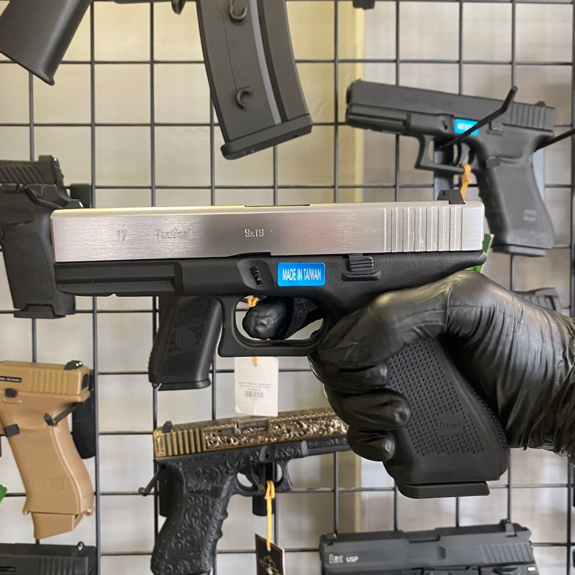 We Glock 17 Gen4 Silver Blowback Airsoft Tabanca